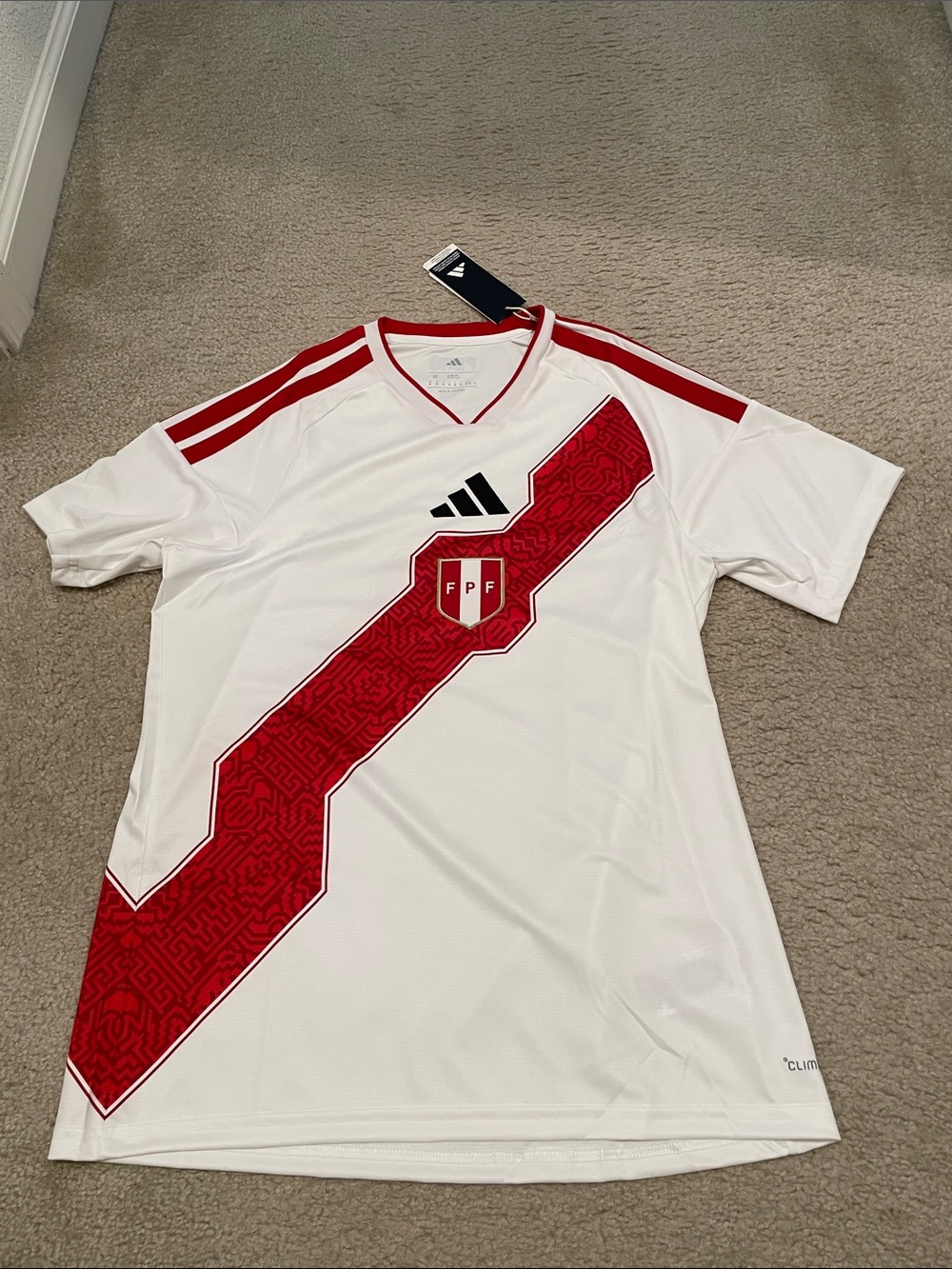 Adidas Peru 26 Home Jersey men size M NWT